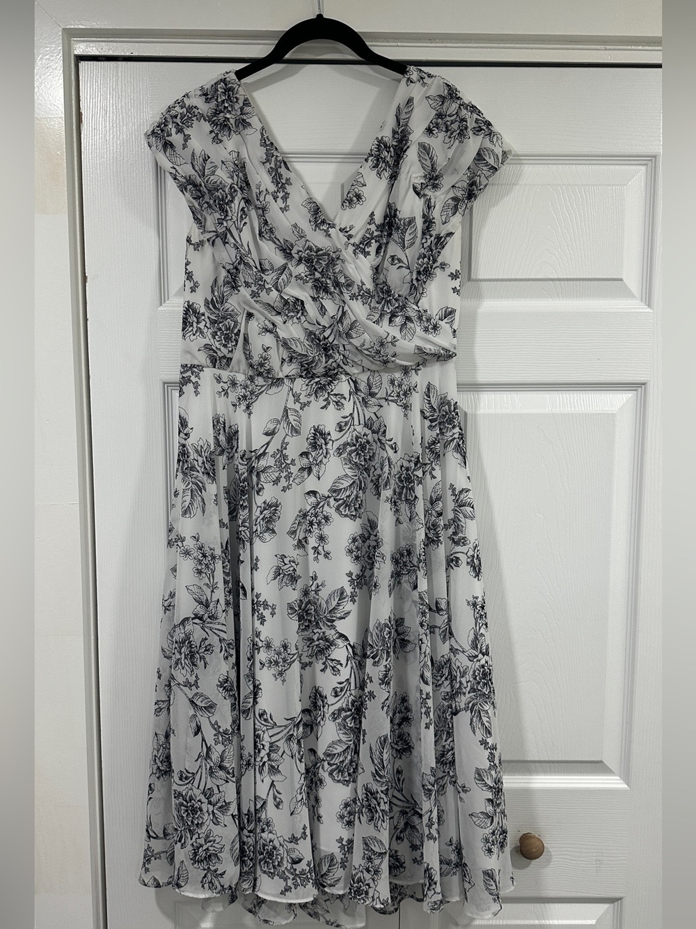 Rachel Parcell White and Black Floral Midi Dress